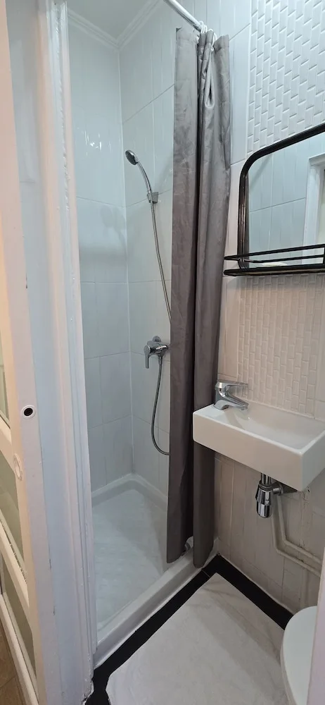 Standard, Single, Single Bed, No Elevator، CAMELIA PRESTIGE - PLACE DE LA NATION 6/7