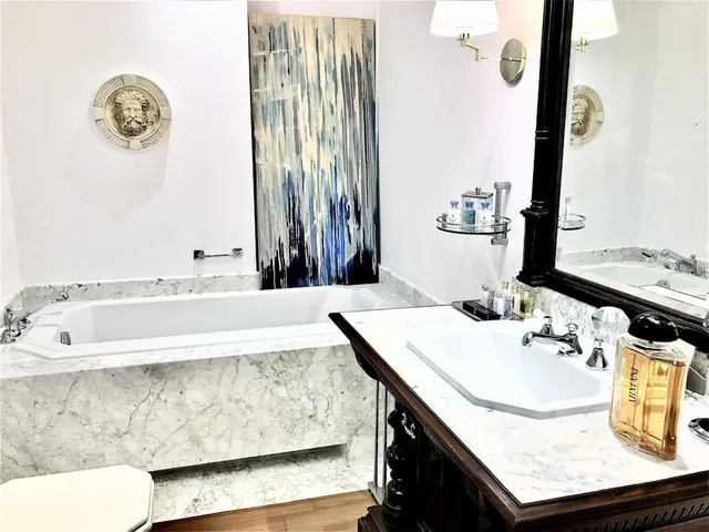 3 Bedrooms, Heritage, Suite, Twin Beds, King Bed, 2 Bathrooms, 2 Sofa، Luxury Apartments Mondrian Market Square 4/6