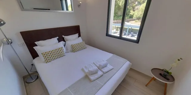 1 Bedroom, Studio, Queen Bed, Les Terrasses Du Grand Large 1/2