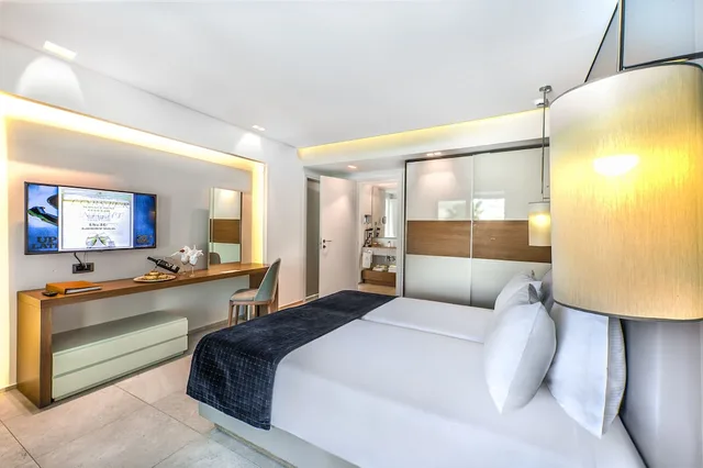 جناح تنفيذي بسريرين منفصلين بغرفة نوم واحدة مع أريكة، Astir Odysseus Kos Resort and Spa 9/10