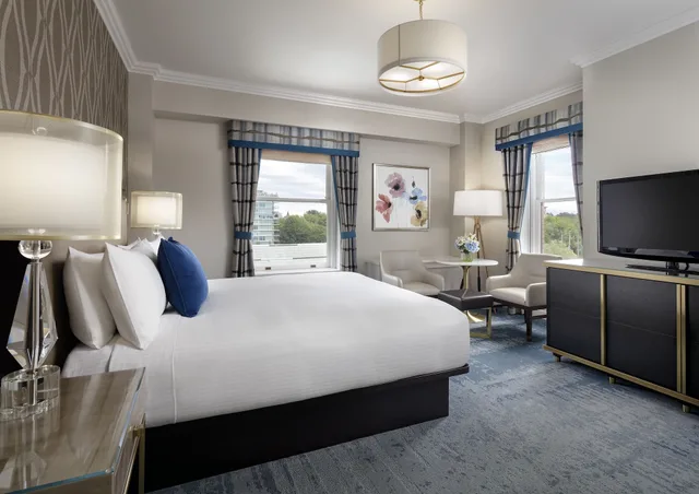 غرفة ديلوكس بسرير كوين بإطلالة على المدينة، Fairmont Empress Hotel 1/5