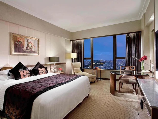 غرفة سوبيريور بسرير كينج بإطلالة على المدينة، Sofitel Macau at Ponte 16 1/8