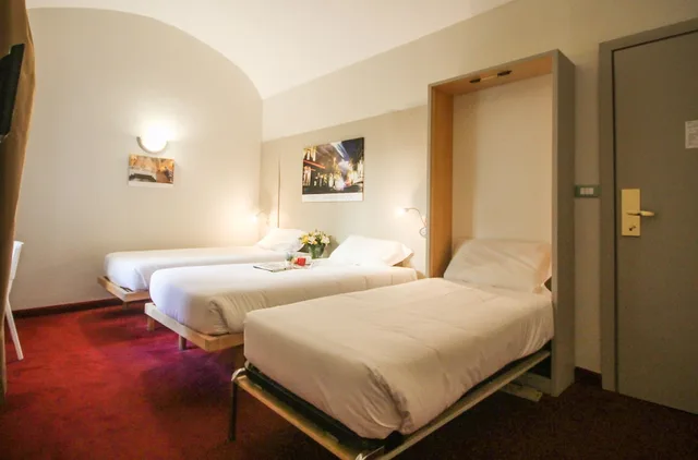 غرفة ثلاثية بسرير مزدوج وسرير فردي، Hotel Astoria Torino 4/10