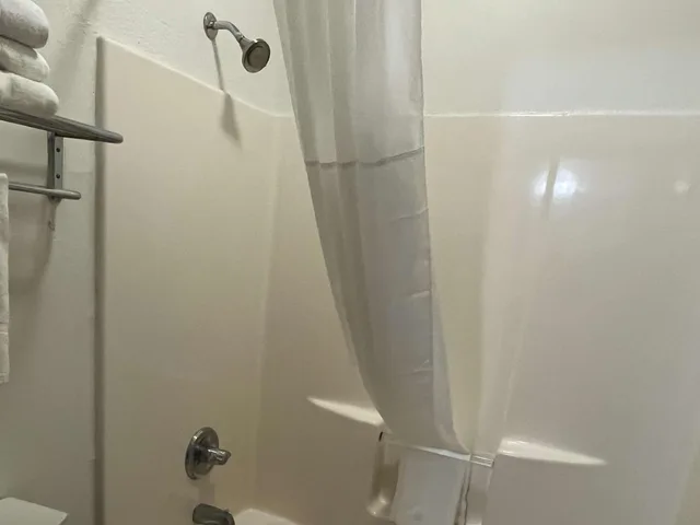 Room, King Bed, Motel6 Portland, IN 4/4