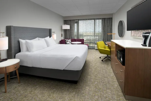 غرفة قياسية بسرير مزدوج، Crowne Plaza San Antonio Airport 1/4