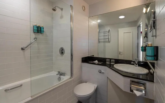 غرفة كلاسيكية ثلاثية بسرير كوين وسرير فردي، The Trinity City Hotel 4/4