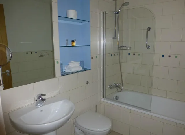 شقة بشرفة، Liberty Wharf Apartments 3/6