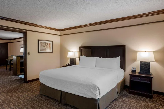 جناح بسرير كينج مع أريكة، Best Western Inn of the Ozarks 1/2