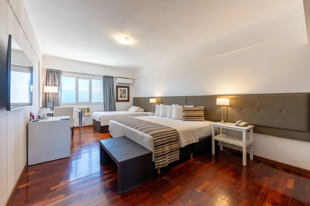غرفة سوبيريور ثلاثية بسرير كينج وسرير فردي، HOTEL TOLOSA 7/10