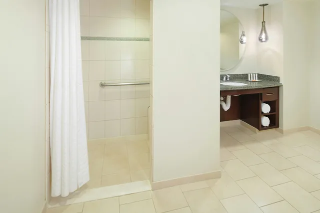 غرفة بسرير كينج بغرفة نوم واحدة لذوي الإعاقة، Grand Waikikian By Hilton Grand Vacations 3/3