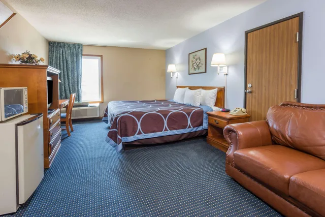 غرفة بسرير كينج، Super 8 by Wyndham O'Fallon MO/St. Louis Area 1/1