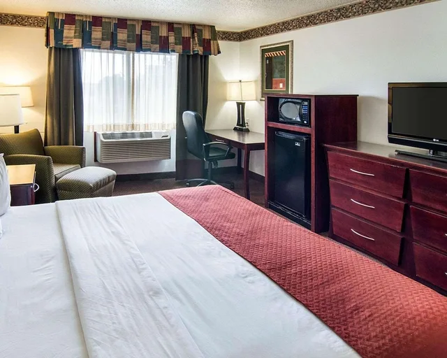Room, King Bed, Accessible, Quality Inn Midland TX 1/5