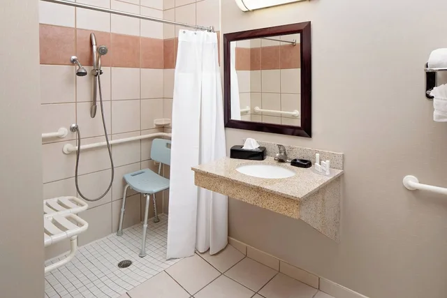 Studio, King Bed, Sofa, SpringHill Suites by Marriott Ardmore 3/4