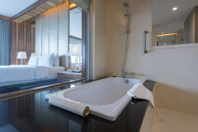 جناح بريميوم بسرير كينج بحوض استحمام، Holiday Villa Johor Bahru City Centre 3/3