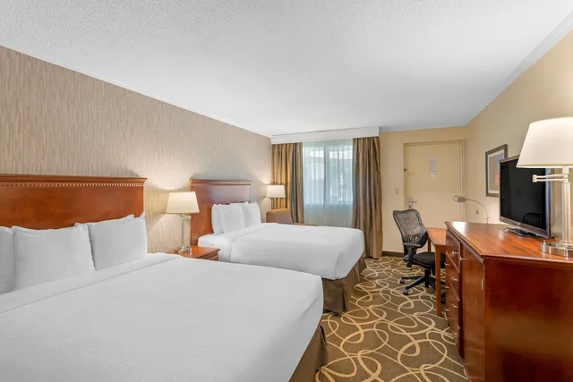 غرفة قياسية بسريرين كوين بإطلالة على الفناء، Best Western Plus Burley Inn & Convention Center 3/10