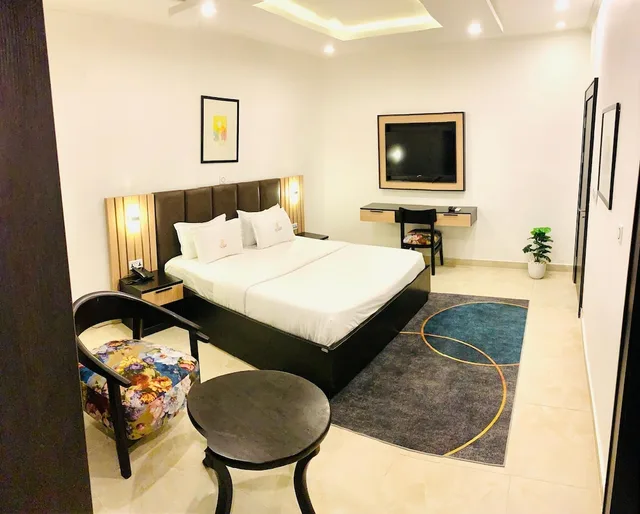 جناح جونيور بسرير كوين، Hotel Bon Voyage 9/10