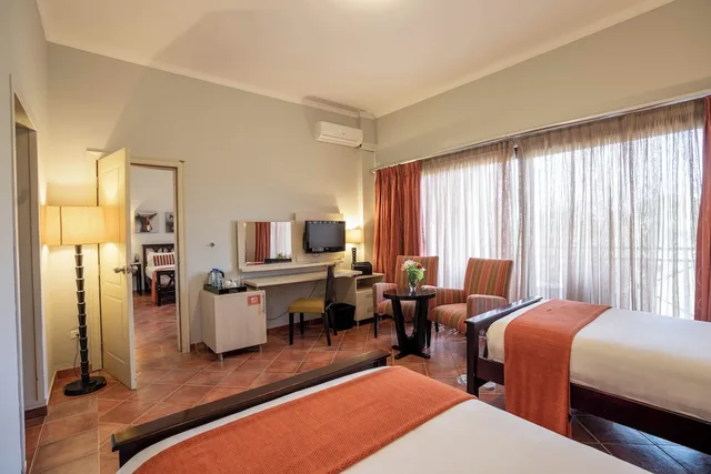 غرفة متصلة عائلية بسرير كوين وسريرين منفصلين بإطلالة على الحديقة بغرفتي نوم، Haile Resort Hawassa 5/9