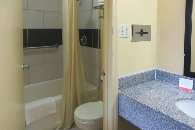 غرفة قياسية بسرير مزدوج، Econo Lodge Charlotte Airport Area 3/3