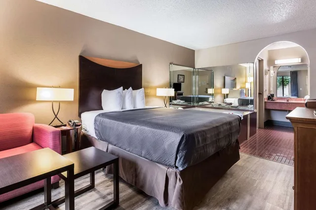 جناح بسرير كوين، Econo Lodge Gainesville Downtown Area 1/4