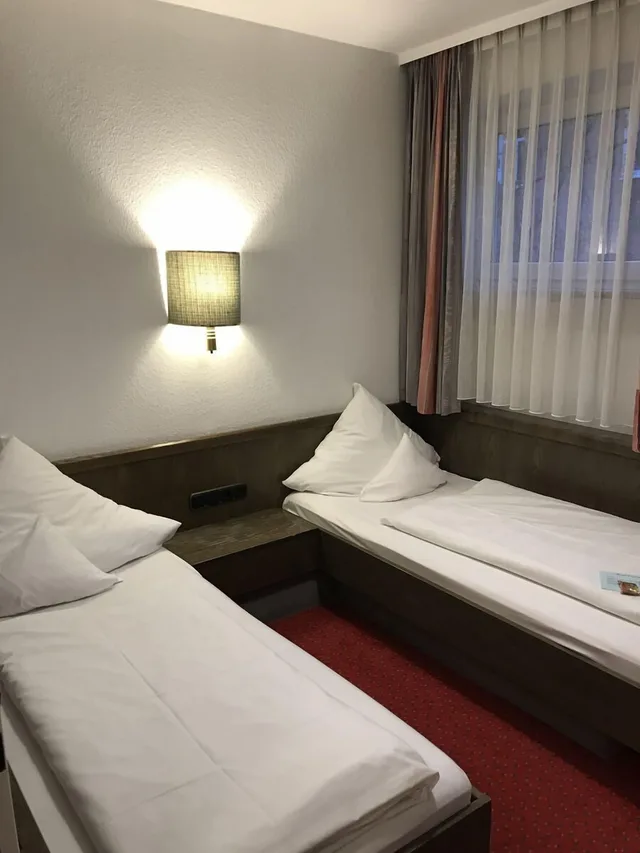 غرفة ثلاثية بسريرين منفصلين بإطلالة على المدينة مع أريكة، Hotel Nymphenburg City 3/10