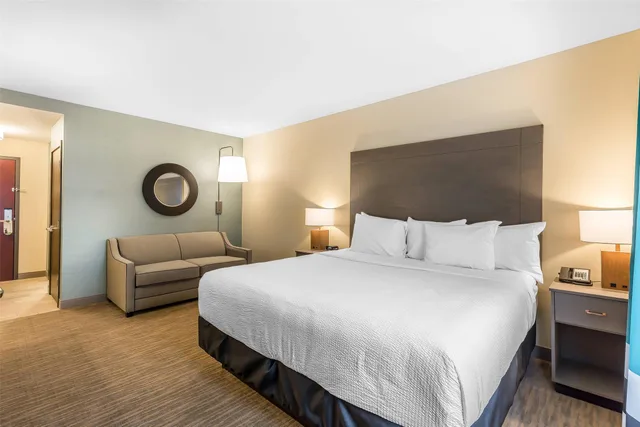 غرفة بسرير كينج، Marina Bay Hotel & Suites, an Ascend Collection Hotel 1/4