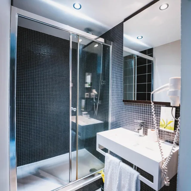 Classic Double Room, Utopia Hotel 7/8