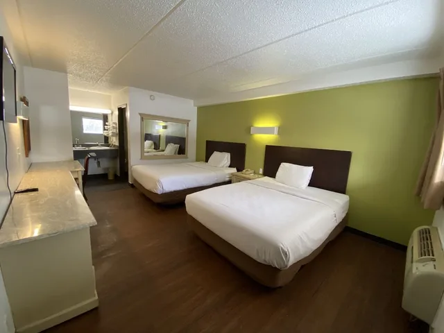 غرفة قياسية بسريرين كوين، Travelodge Cleveland/Willoughby 3/9