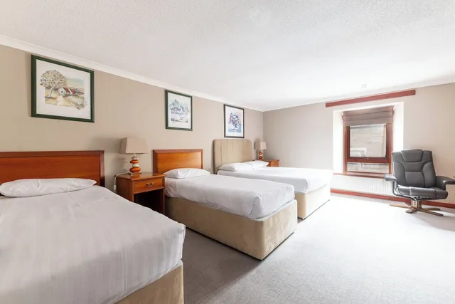 غرفة عائلية بسرير كوين وسرير فردي، The Priory Hotel 1/8