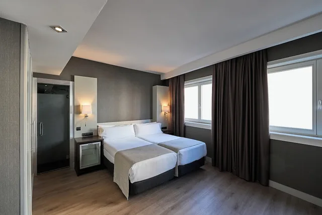غرفة عائلية بسرير مزدوج وسريرين منفصلين، Catalonia Atenas Hotel 3/5