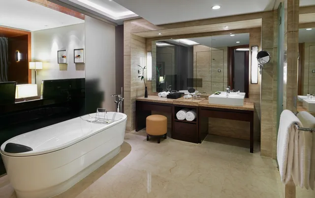 غرفة بريميوم بسرير كينج بإطلالة على النهر، InterContinental Hangzhou 5/6