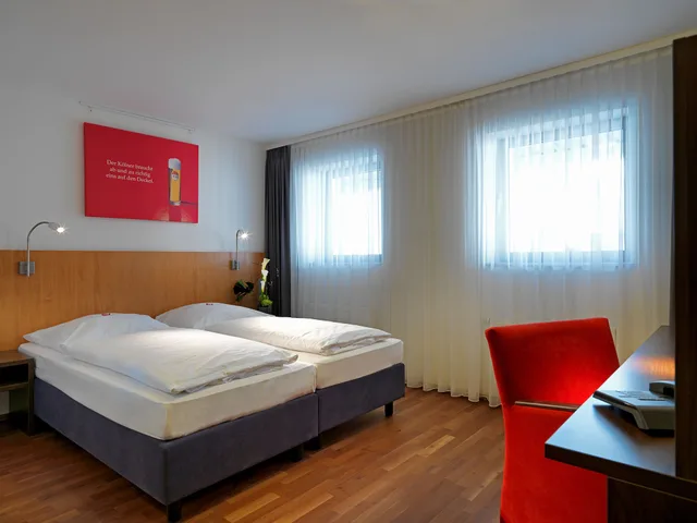 غرفة قياسية بسرير كوين، Eden Frueh Am Dom Hotel 8/10