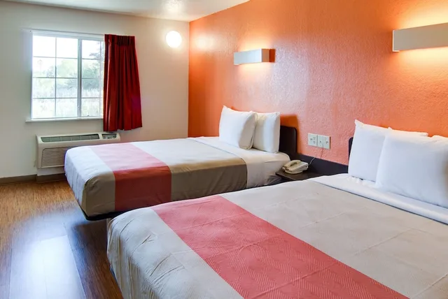 غرفة قياسية بسريرين كوين لذوي الإعاقة، Motel6 Mount Pleasant, TX 1/2