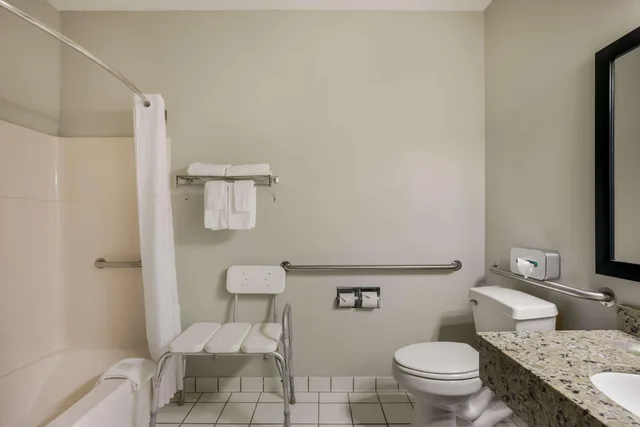 جناح بسرير كوين لذوي الإعاقة، MainStay Suites Joliet I-55 5/5