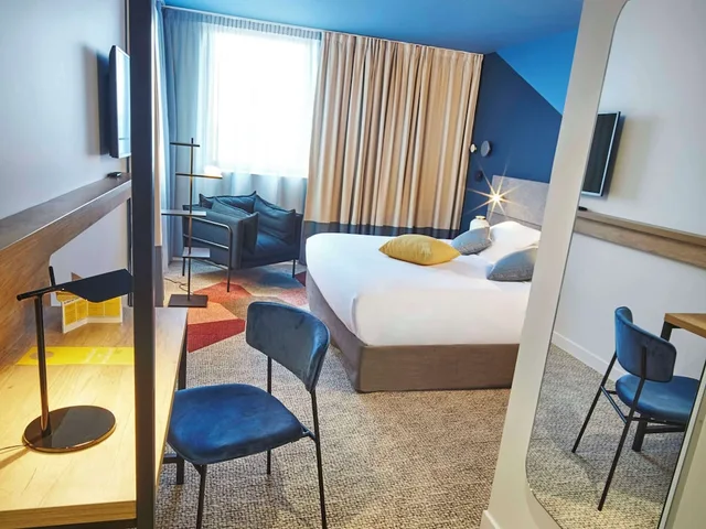 Connecting, King and Twin Beds, Radisson Hotel Bordeaux Saint Jean 6/7