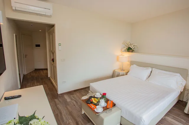 غرفة ديلوكس بسرير كوين بإطلالة على البحر، Hotel Torre Di Calapiccola 5/9
