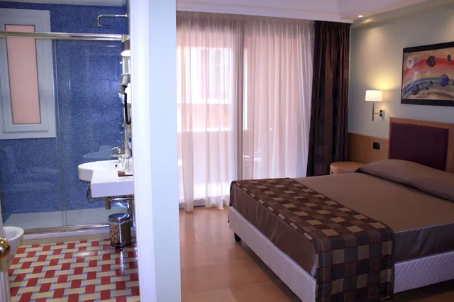 Standard, Queen Bed, Artemis Hotel 2/3