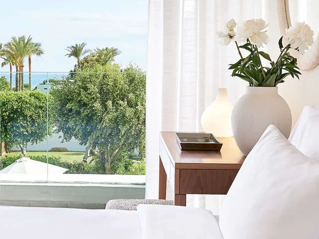 غرفة فاخرة عائلية بسرير كينج بإطلالة على البحر مع أريكة، Amirandes, A Resort to Live 4/4