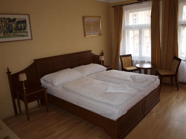 غرفة قياسية ثلاثية بغرفة نوم واحدة، King George Hotel 1/4