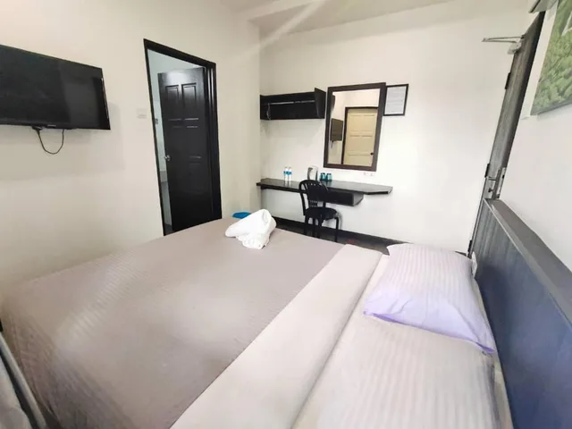 غرفة بسرير كينج بشرفة، Hillview Inn 1/6