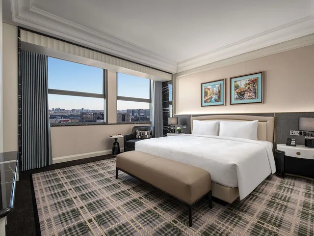 جناح حصري بسرير كينج بمنطقة جلوس مع دخول الصالة في طابق مرتفع، PULLMAN BEIJING SOUTH 5/10