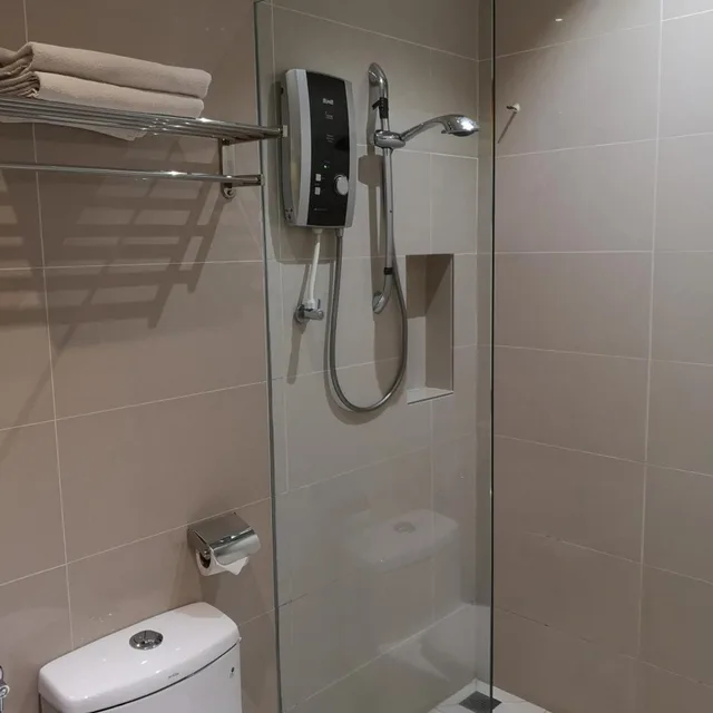 غرفة عائلية، The V Hotel 4/4
