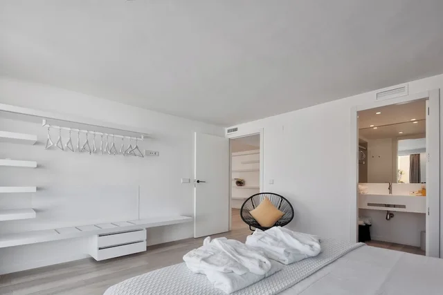 جناح غراند بسريرين منفصلين بشرفة بغرفتي نوم مع أريكة، SUD IBIZA SUITES 10/10