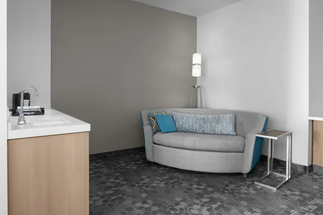 جناح بسرير كينج مع أريكة، COURTYARD HOUSTON KATY MILLS 1/4