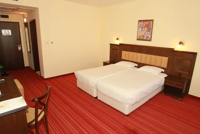 غرفة بسريرين مزدوجين مع أريكة، MPM Hotel Sport Ski In Ski Out 1/4