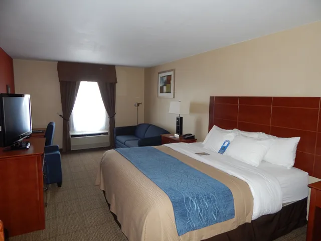 غرفة ديلوكس بسرير كينج مع أريكة، Comfort Inn Augusta Me 3/9
