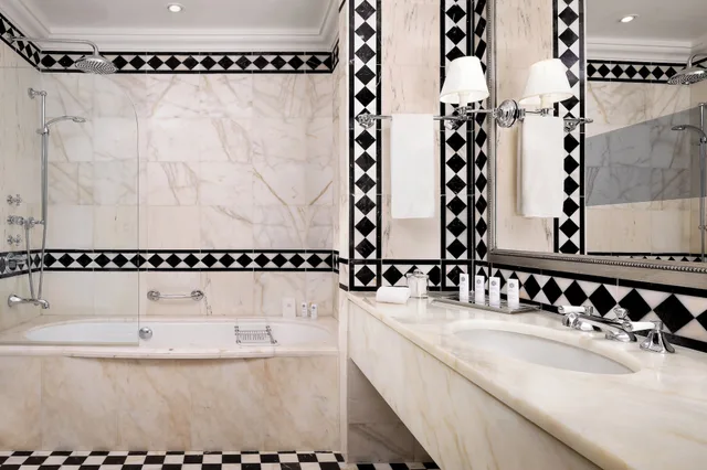 Royal, Suite, King Bed, River View, Balcony, The St Regis Florence 5/7