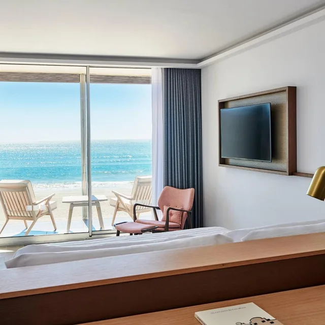 Contemporary, Premium, King Bed, Beach Front، Le Meridien Ra Beach Hotel And Spa 1/3