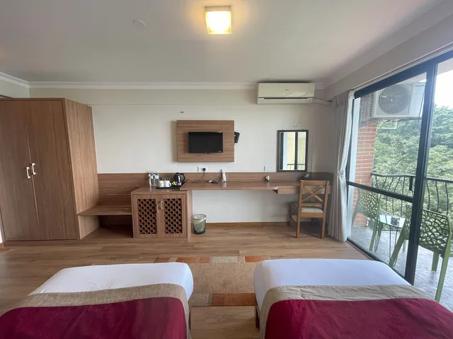 غرفة ديلوكس بسريرين منفصلين وسرير كينج، Hotel Himalayan Villa Pvt Ltd 8/10