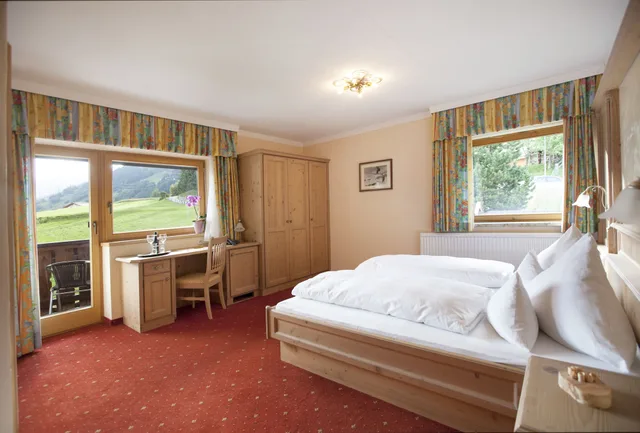 غرفة كلاسيكية بسرير كوين، Das Sonnbichl - Genusshotel 1/10