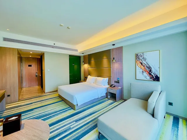 Standard, Double Bed, Holiday Inn Nantong Oasis International 2/10